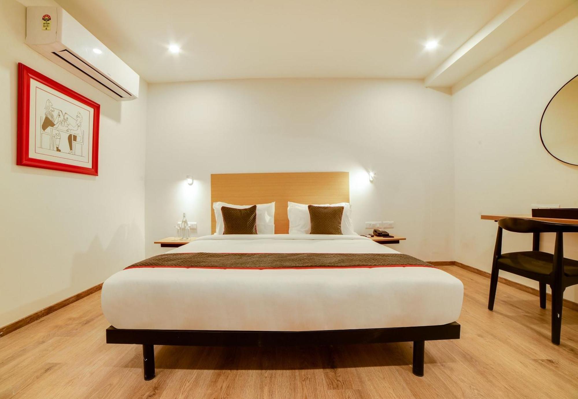 Super Townhouse Hosur Main Road Bommanahalli Near Gopalan Innovation Mall Bangalore Exterior photo